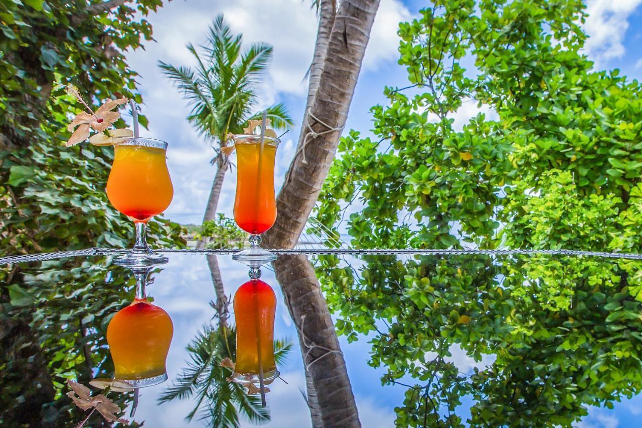 Barefoot Kuata Island Resort Exterior photo