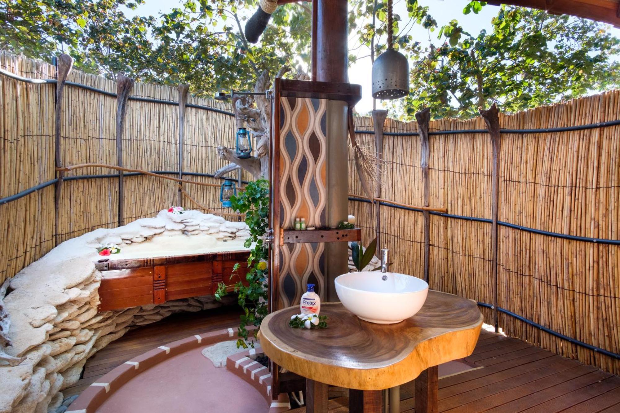 Barefoot Kuata Island Resort Exterior photo