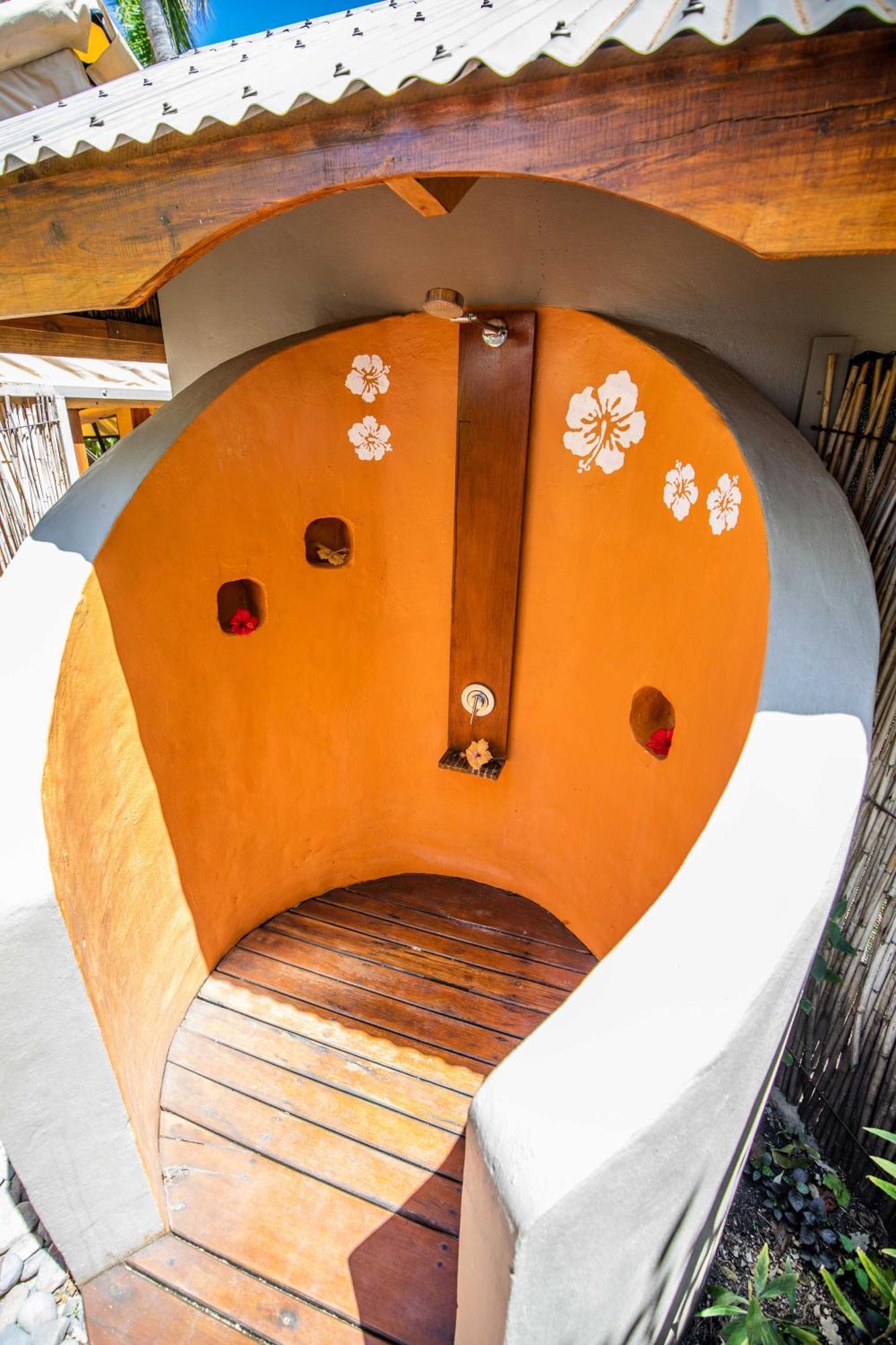 Barefoot Kuata Island Resort Exterior photo