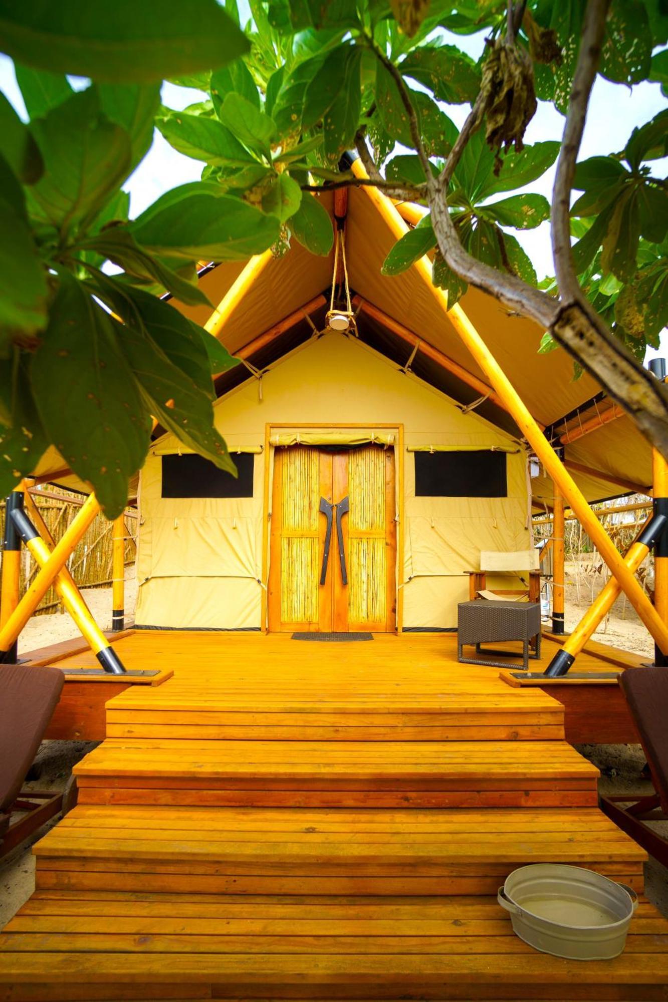 Barefoot Kuata Island Resort Exterior photo